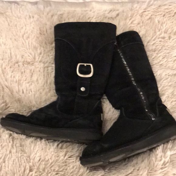 Black UGG boots - Picture 2 of 16